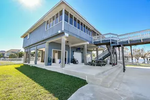 538 Paradise Dr, Tiki Island, TX 77554 - Photo 20