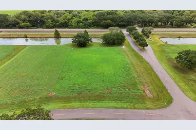 102 Lakeland Circle, Rosharon, TX 77583 - Photo 6