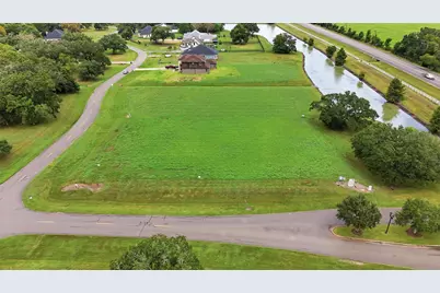 102 Lakeland Circle, Rosharon, TX 77583 - Photo 4