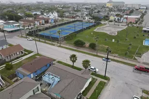 2811 Ave Q 1/2, Galveston, TX 77550 - Photo 4