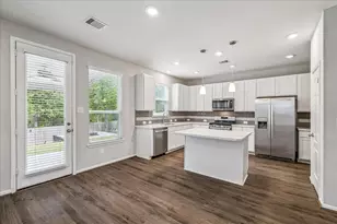 1972 Elkington Cir, Conroe, TX 77304 - Photo 10