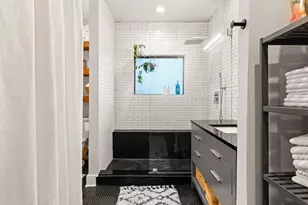 802 Ralfallen St, Houston, TX 77008 - Photo 24