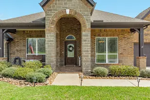 441 Twin Lakes Blvd W, West Columbia, TX 77486 - Photo 2