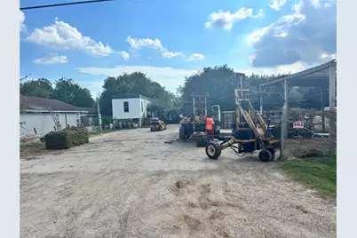 4701 Highway 6, Hitchcock, TX 77563 - Photo 1