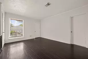 2420 McDuffie St, Houston, TX 77019 - Photo 22