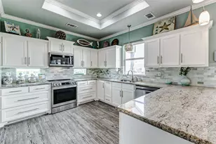 950 Seadrift Dr, Crystal Beach, TX 77650 - Photo 4