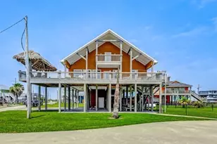 950 Seadrift Dr, Crystal Beach, TX 77650 - Photo 2