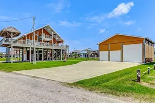 950 Seadrift Dr, Crystal Beach, TX 77650 - Photo 1