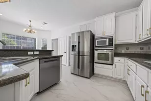 2431 Parkwood Ln, Sugar Land, TX 77479 - Photo 6