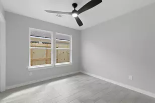 308 S 11th St, Conroe, TX 77301 - Photo 18