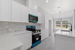 308 S 11th St, Conroe, TX 77301 - Photo 8