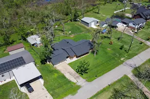 400 Pecan Estates Rd, Angleton, TX 77515 - Photo 10