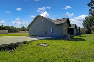 1318 Stowell St, Anahuac, TX 77514 - Photo 8