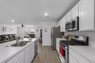 9911 Stoney Spg Ln, Baytown, TX 77521 - Photo 14