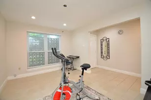 5834 Ludington Dr, Houston, TX 77035 - Photo 6