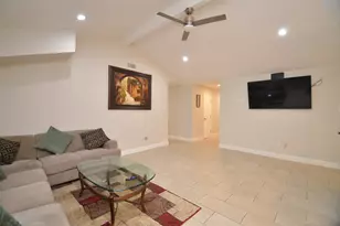 5834 Ludington Dr, Houston, TX 77035 - Photo 8
