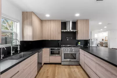 4423 Lymbar Drive, Houston, TX 77096 - Photo 16