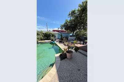 2725 Avenue P 1/2, Galveston, TX 77550 - Photo 4