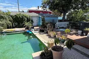 2725 Ave P 1/2, Galveston, TX 77550 - Photo 4