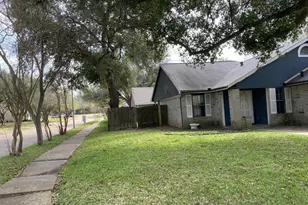 2903 Silent Dr, Sugar Land, TX 77498 - Photo 2