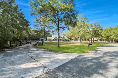 220 Cherokee Circle, Wallisville, TX 77597 - Photo 2