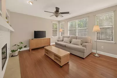 51 E Autumn Branch Circle, The Woodlands, TX 77382 - Photo 12