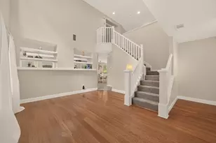 51 E Autumn Branch Cir, The Woodlands, TX 77382 - Photo 4