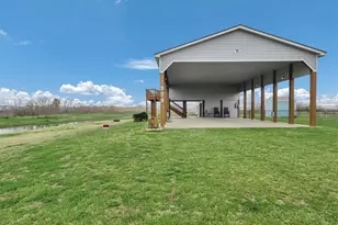 979 Sea Spray Dr, Crystal Beach, TX 77650 - Photo 4