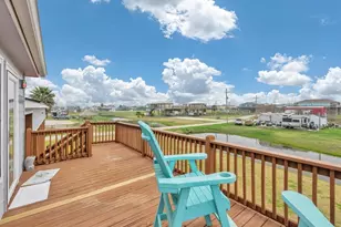 979 Sea Spray Dr, Crystal Beach, TX 77650 - Photo 6