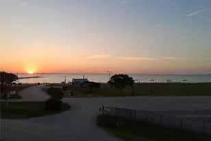 709 N Bayshore Dr, La Porte, TX 77571 - Photo 48