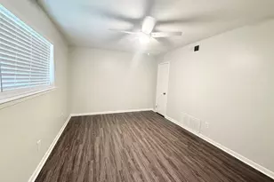 500 Willow Dr, Lake Jackson, TX 77566 - Photo 14