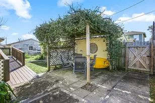 1413 Kirwin St, Galveston, TX 77551 - Photo 22