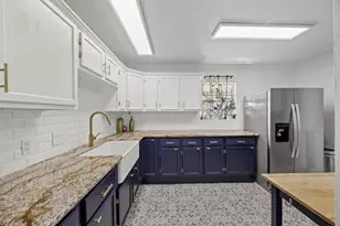 5874 Beldart St, Houston, TX 77033 - Photo 8