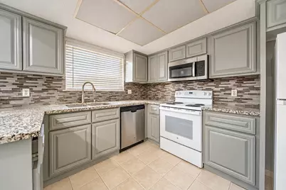 10550 Towneview Drive, Sugar Land, TX 77498 - Photo 14