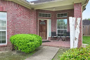 4906 Chase Stone Dr, Bacliff, TX 77518 - Photo 2