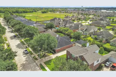 2714 Pebble Creek Drive, Pearland, TX 77581 - Photo 2