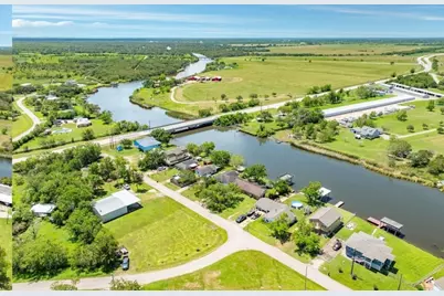 131 Bastrop Bayou Drive, Angleton, TX 77515 - Photo 32