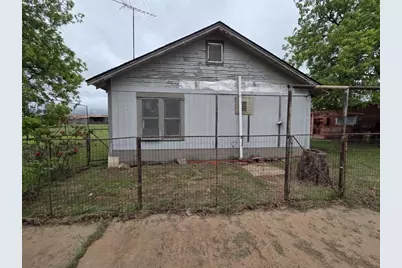 204 E Bryan Avenue, Electra, TX 76360 - Photo 2