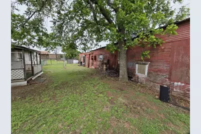 204 E Bryan Avenue, Electra, TX 76360 - Photo 14