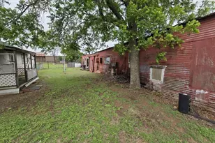 204 E Bryan Ave, Electra, TX 76360 - Photo 14