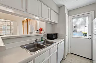 1515 Sandy Springs Rd, Houston, TX 77042 - Photo 16