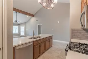 619 E Country Grove Cir, Pearland, TX 77584 - Photo 6