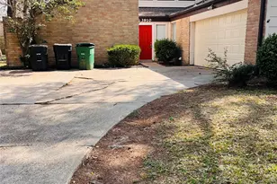 3910 Hidden Glen Dr, Houston, TX 77339 - Photo 2