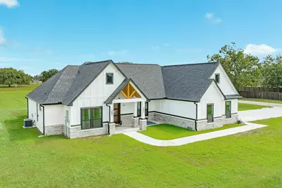 1208 Quarter Horse Trail, Angleton, TX 77515 - Photo 2