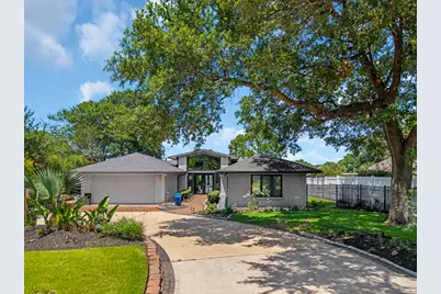 217 Lakeshore Circle, Seabrook, TX 77586 - Photo 2
