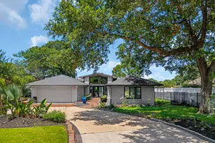 217 Lakeshore Circle, Seabrook, TX 77586 - Photo 2