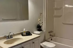 5200 Arboles Dr, Houston, TX 77035 - Photo 10