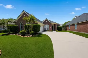 3714 Crescent Dr, Pearland, TX 77584 - Photo 2