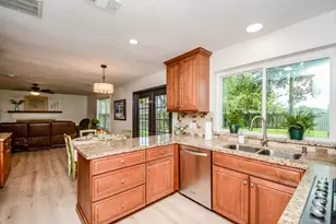 3235 E Rangecrest Pl, Sugar Land, TX 77479 - Photo 10
