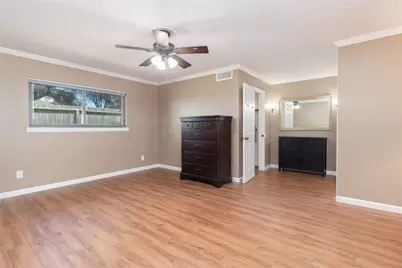 8919 Manhattan Drive, Houston, TX 77096 - Photo 14